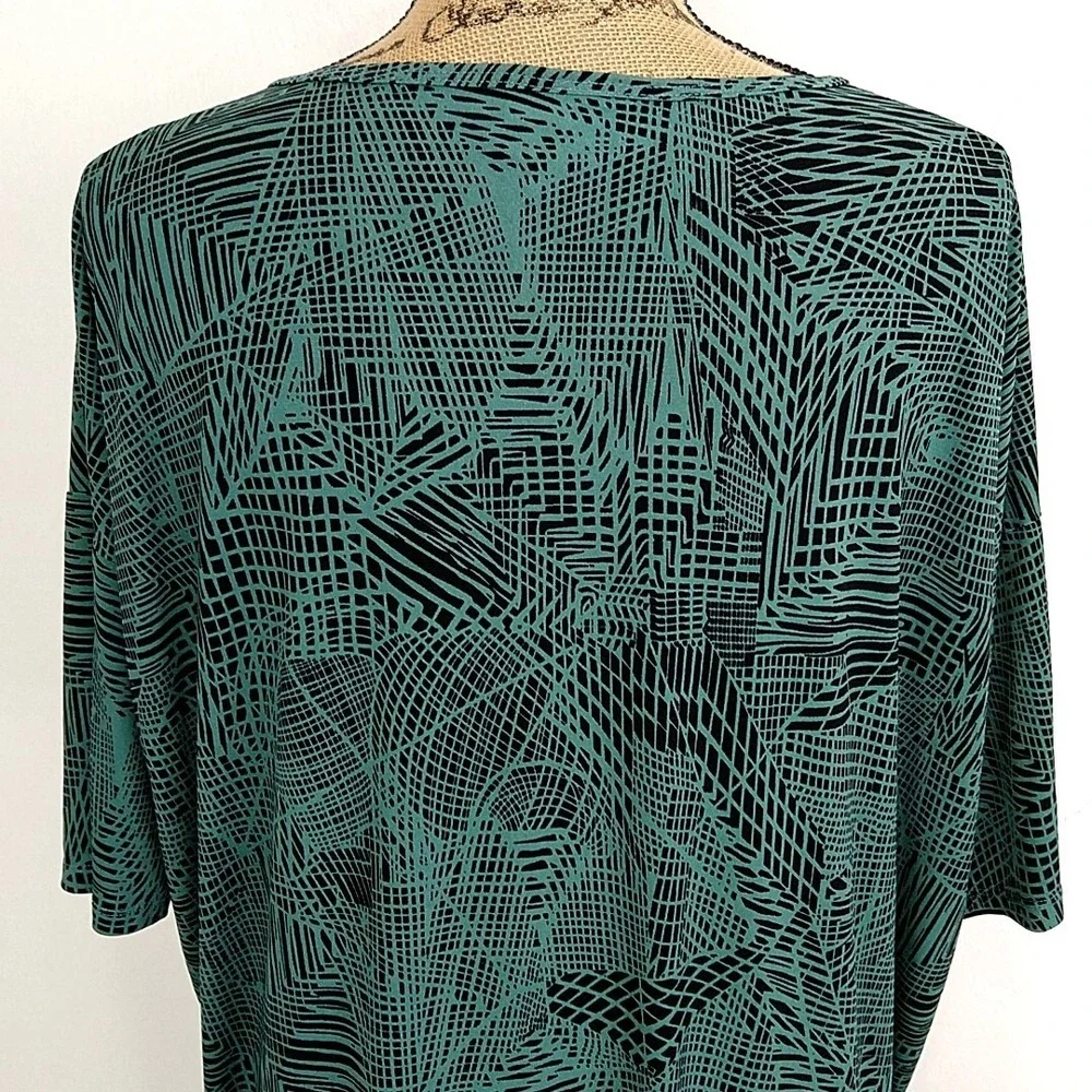 LuLaRoe Irma Tunic Women S Green Black Geometric Short Sleeve Oversized Top
